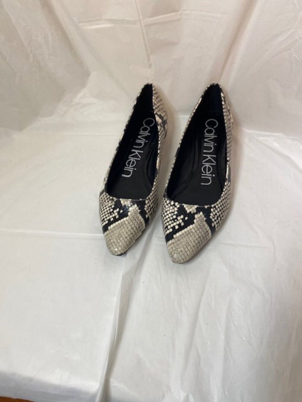 Calvin Klein Women's Pointed Toe Ballet Flats Black White Snakeskin Print Size 8